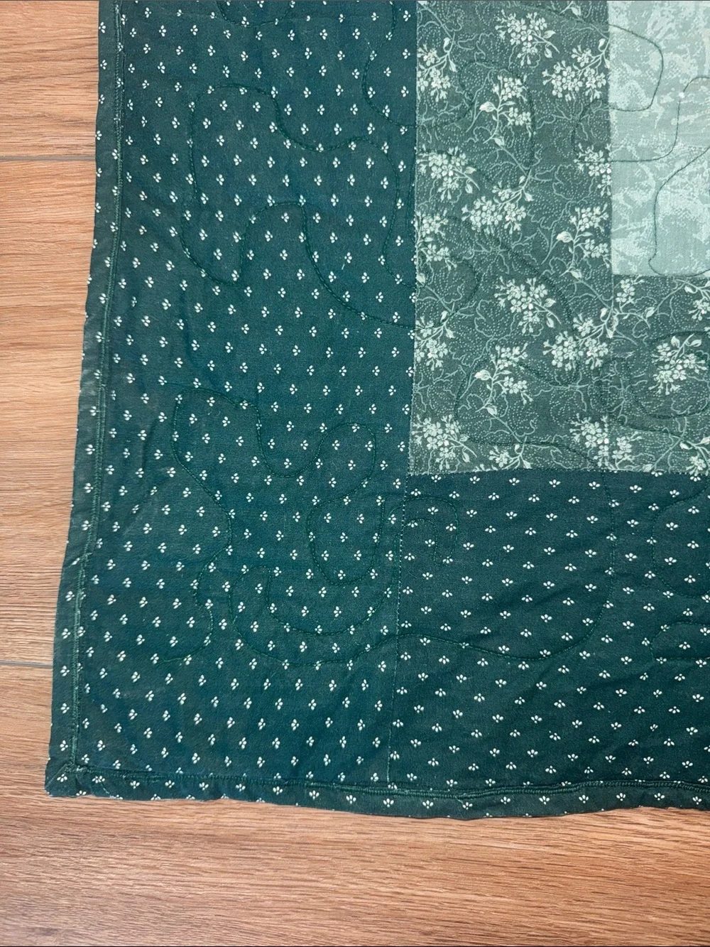 Vintage Pinwheel Patchwork Quilt - Beautful craftmanship and quality.